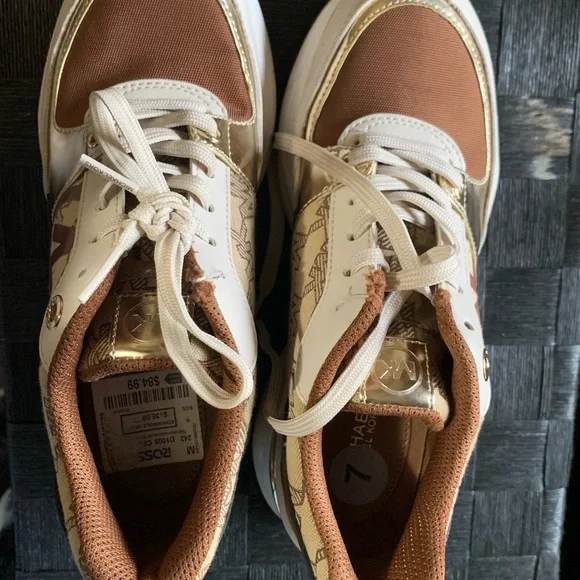 Brand new women’s 7 Micheal kors sneakers - Picture 7 of 7